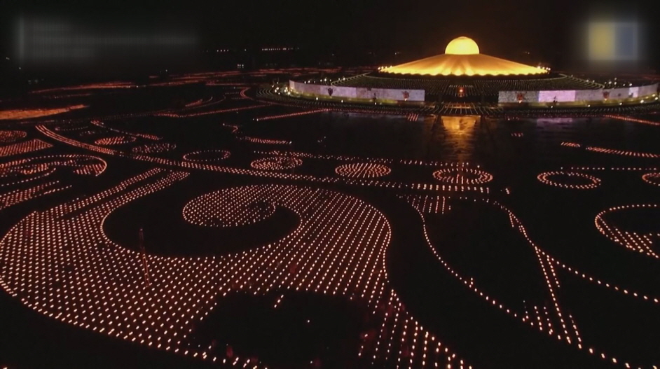 법륜의 날 태국 방콕 수놓은 35만 개 촛불