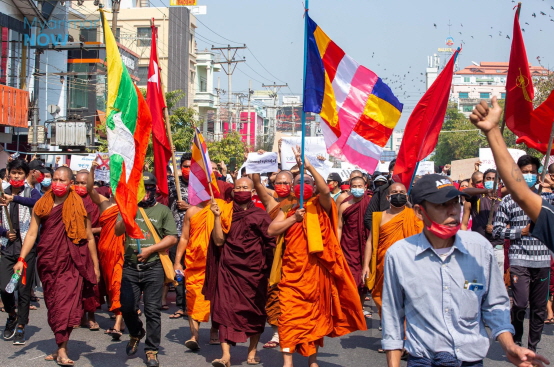 미얀마 불교계 쿠데타 항의..스님 구금도